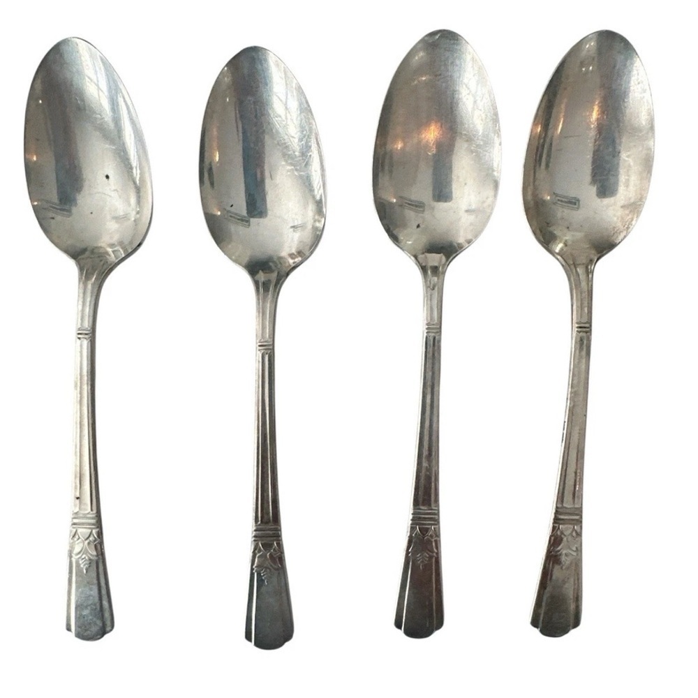 Set 4  1930's Vintage Silverplate Court Pattern Teaspoons Silverware Replace.